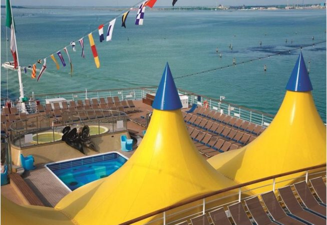 Rockn Roll Cruise Costa Deliziosa Pool
